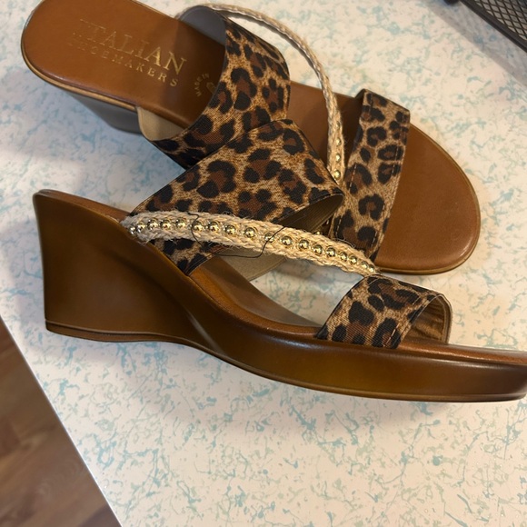 Italian Shoemakers Brown and Black Sandals for Effortless Elegance - Picture 4 of 8